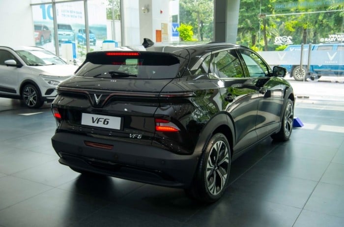 Giá xe VinFast VF 6 lăn bánh cuối tháng 12/2025 ‘siêu hời’ cho khách Việt, đi kèm cực ưu đãi hấp dẫn ảnh 2