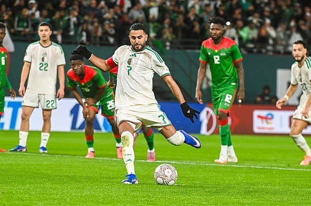 Riyad Mahrez tỏa sáng, Algeria sớm giành vé vào vòng 1/8 AFCON 2025