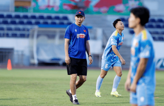 02-1767318154-u23-viet-nam-ton-that-luc-luong-hlv-kim-sang-sik-dau-dau-tim-loi-giai-o-vck-u23-chau-a.png