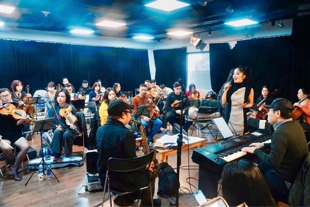 ve-day-bon-canh-chim-troi-3