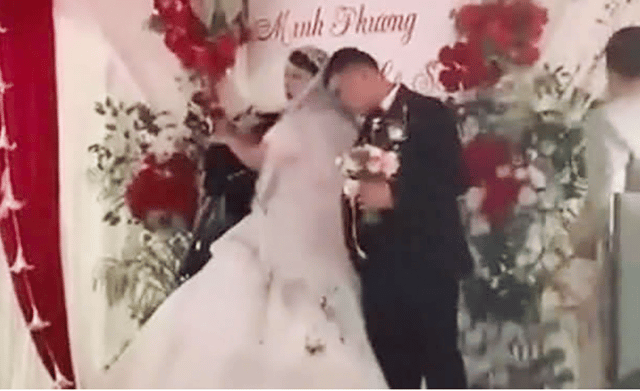 dam-cuoi-bi-tat-mam-tom-1