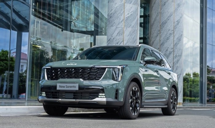 Kia Sorento ưu đãi khủng hạ giá lăn bánh đầu tháng 1/2026, đánh bại Toyota Fortuner và Ford Everest ảnh 2