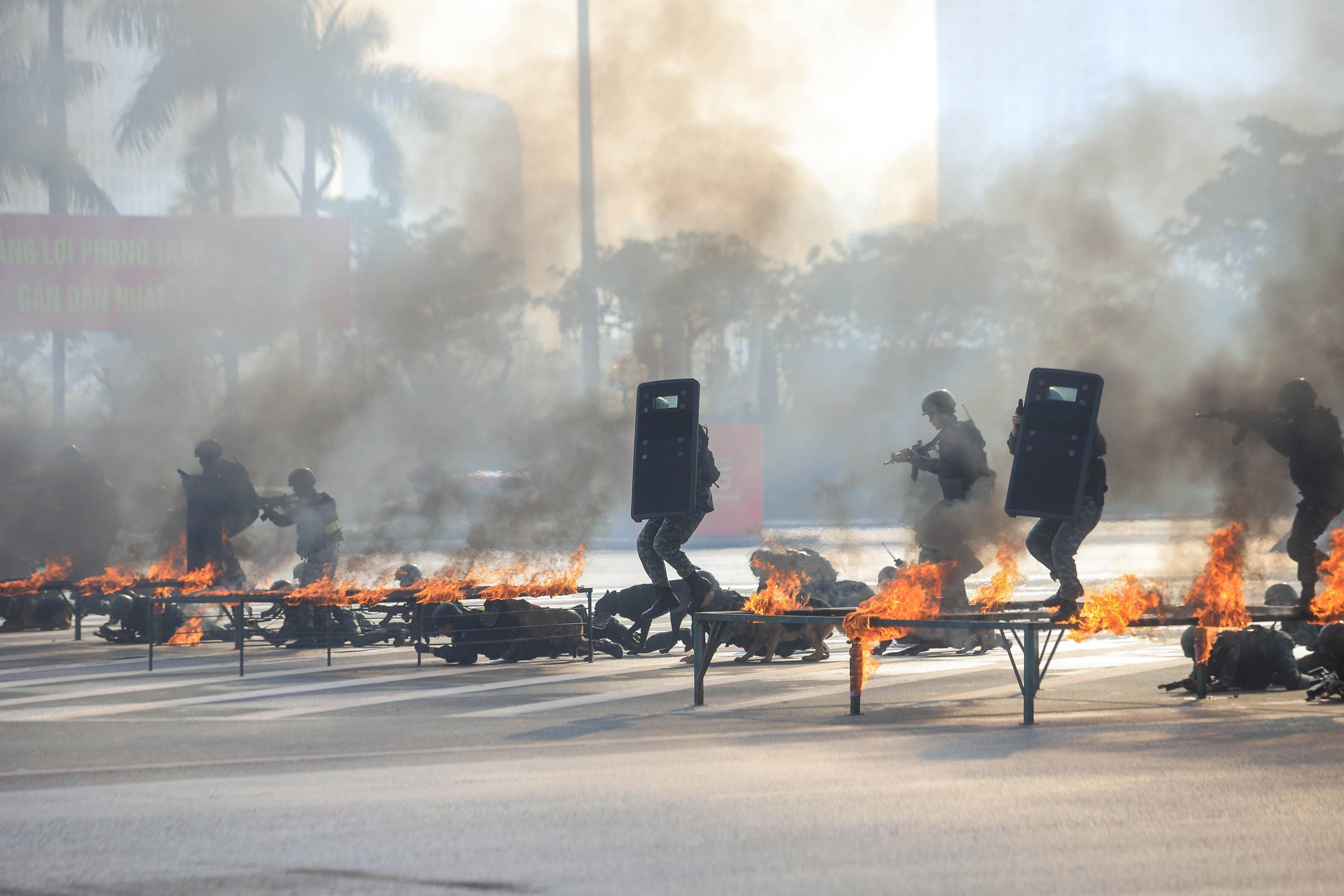 Cảnh sát bảo vệ Đại hội XIV của Đảng: Sự kiện phô diễn sức mạnh an ninh - Ảnh 15.