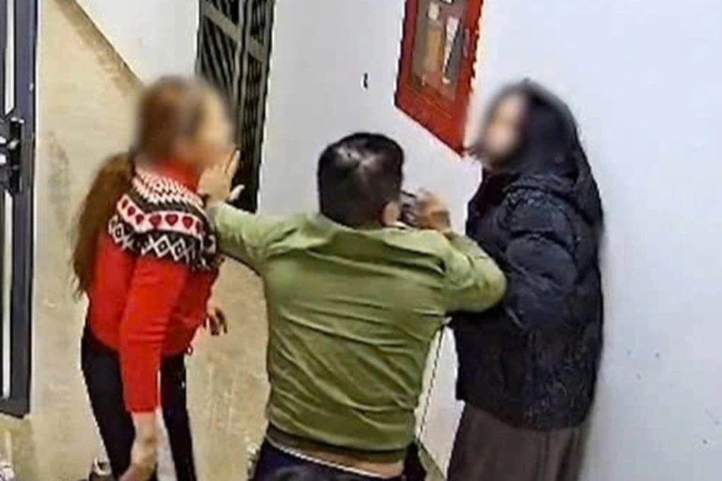 Vụ người phụ nữ đánh hàng xóm tại chung cư Hà Nội: Nạn nhân thương tích 0% - 1