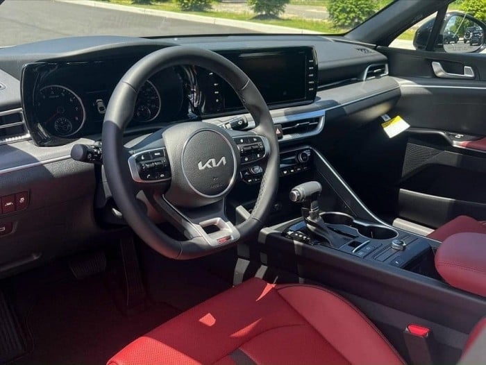 Toyota Camry coi chừng, Kia K5 đang có giá lăn bánh rất rẻ nhờ hưởng ưu đãi khủng đầu tháng 1/2026 ảnh 6