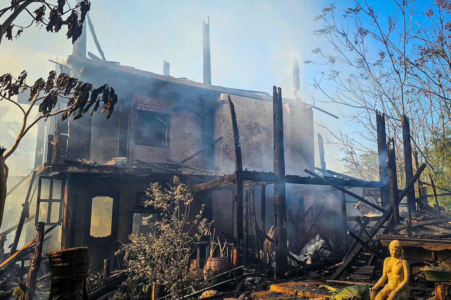 Quán cà phê mới khai trương đã chìm trong biển lửa ở Đà Nẵng: Cận cảnh hiện trường xót xa- Ảnh 2.