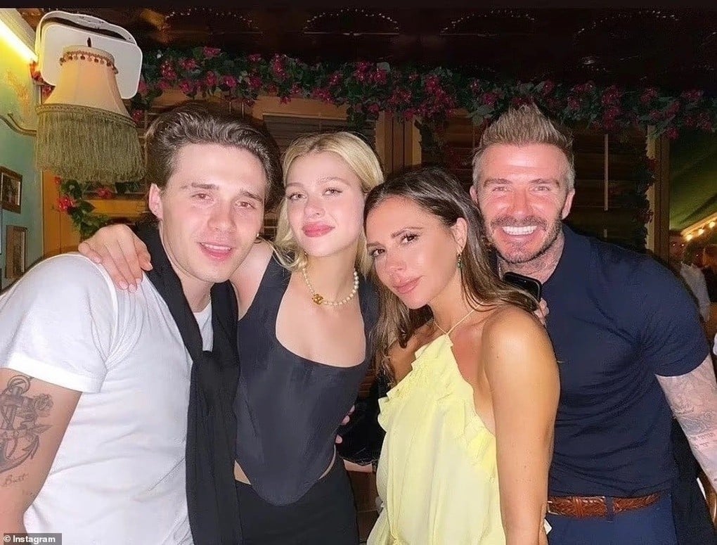 13-1768293064-brooklyn-beckham-giua-con-bao-mau-thuan-nha-beckham.jpg