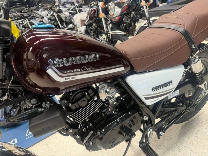 suzuki-gn125-2