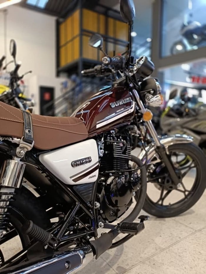 suzuki-gn125-8
