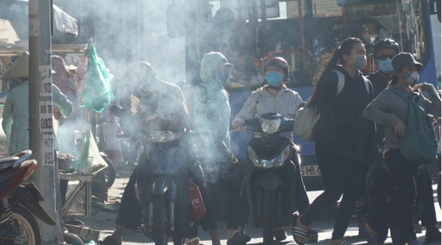 Phat-ngan-voi-mo-hinh-bep-nuong-ngoai-troi-nguoi-dan-than-tho-vi-phai-chiu-dung-khoi-moi-ngay-4