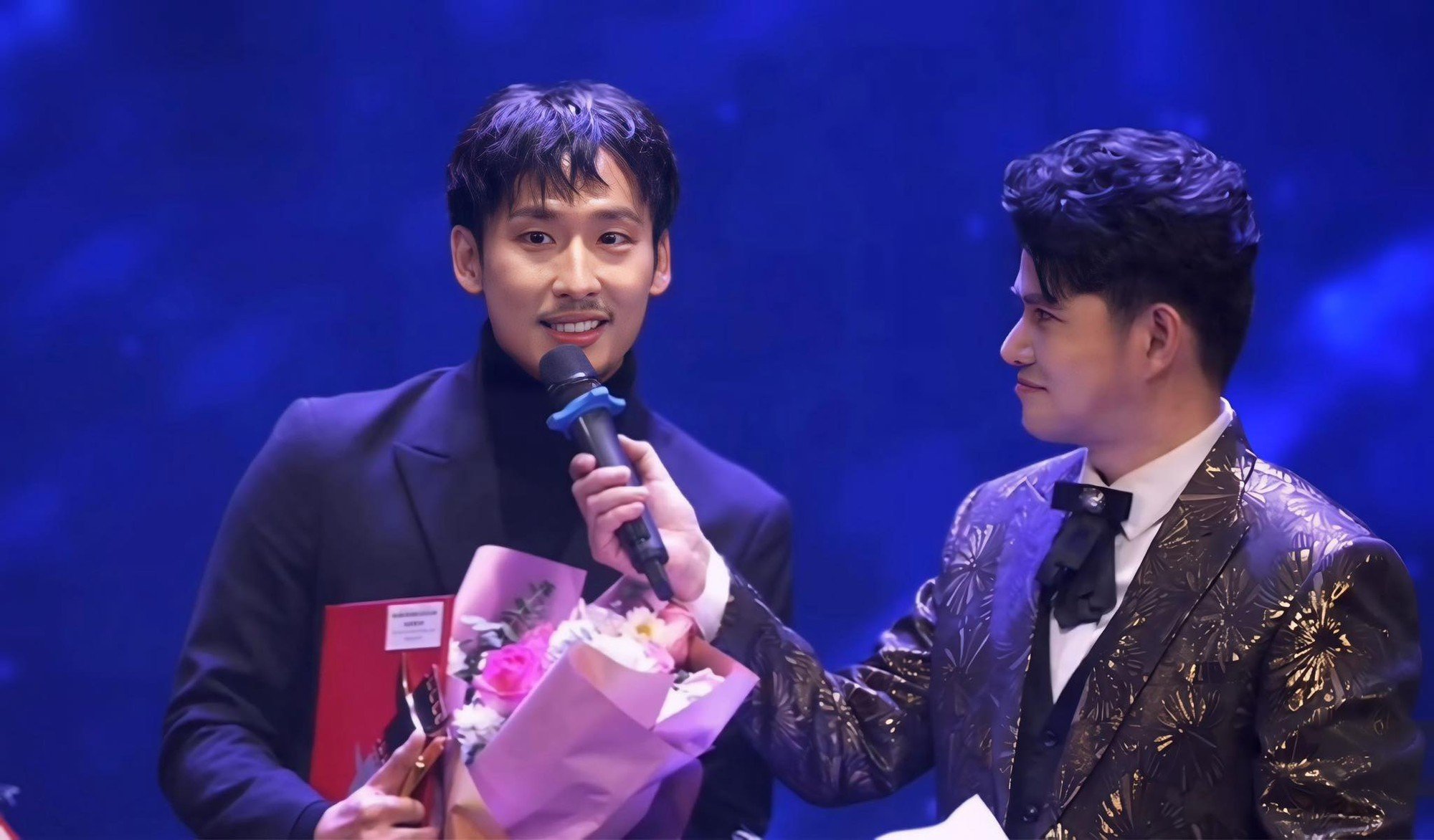 Cánh Diều 2025: Mưa Đỏ và Mang Mẹ Đi Bỏ thắng lớn, 1 phim Việt giờ vàng làm nên bất ngờ- Ảnh 2.