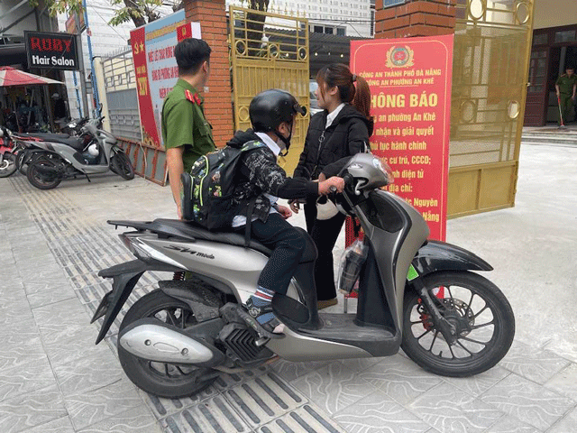 Cong-an-phuong-an-khe-thong-tin-nguyen-nhan-khien-cau-be-nhat-quyet-khong-di-hoc-bi-me-be-len-phuong-4