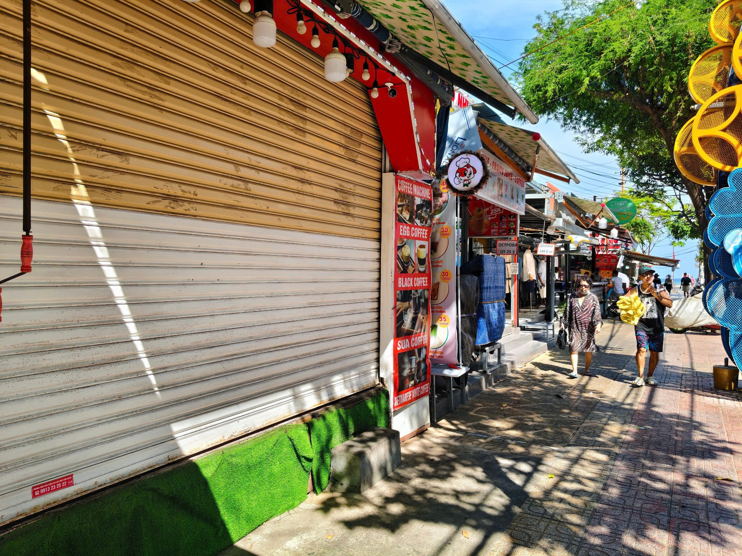 Vụ xô xát gần trụ sở UBND tỉnh Khánh Hòa: Chủ đầu tư quản lý ki-ốt bất ngờ kêu cứu - Ảnh 2.