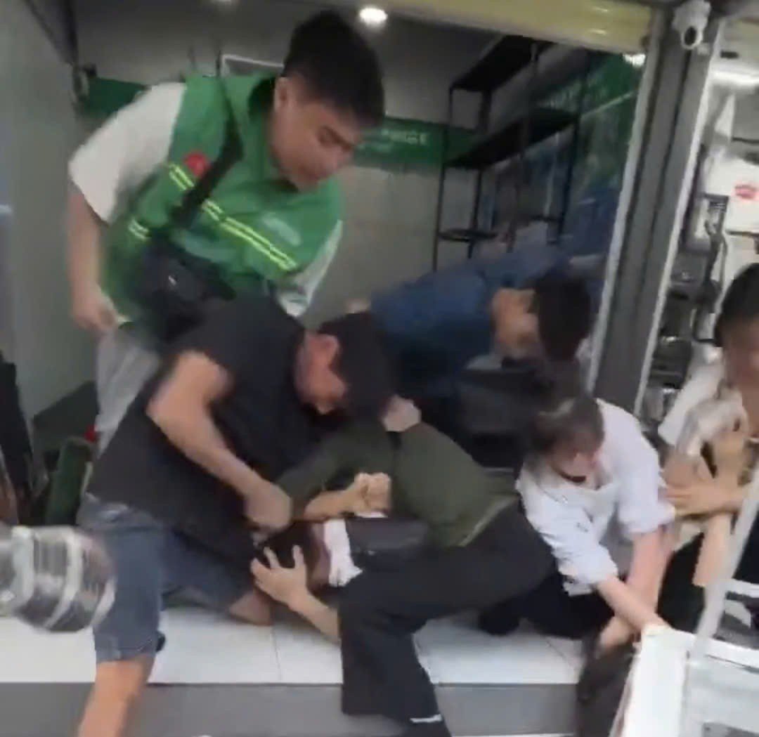 Vụ xô xát gần trụ sở UBND tỉnh Khánh Hòa: Chủ đầu tư quản lý ki-ốt bất ngờ kêu cứu - Ảnh 3.