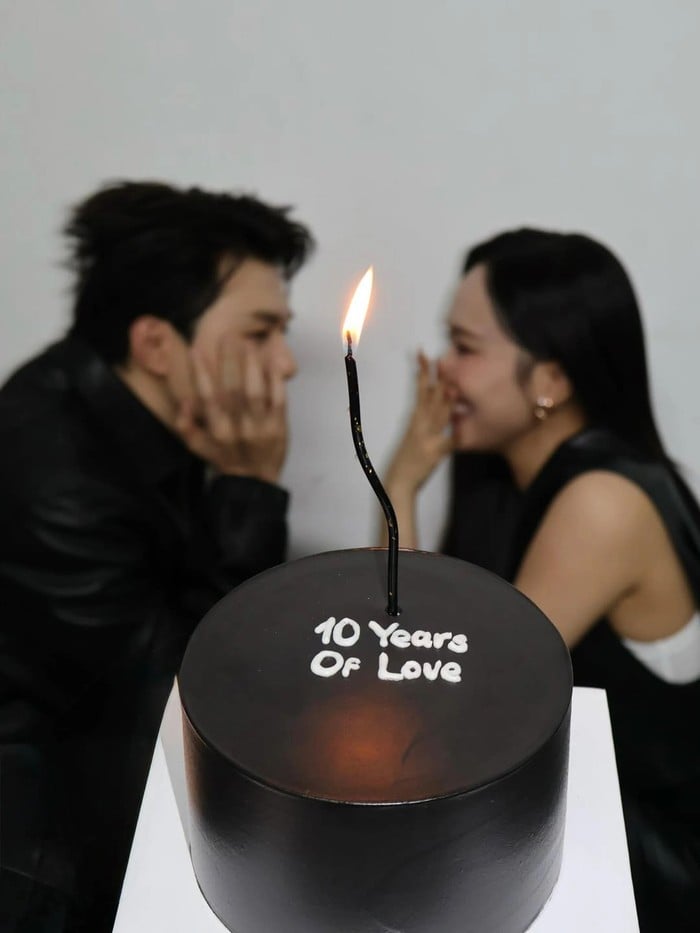Hồi tháng 10/2025, cặp đôi kỷ niệm 10 năm yêu nhau.