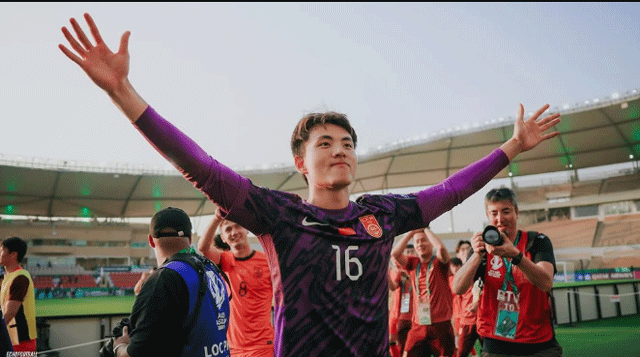 Thu-mon-cao-1m88-cua-u23-trung-quoc-chot-cau-cang-det-ve-tran-ban-ket-gap-u23-viet-nam-toi-20-1-7