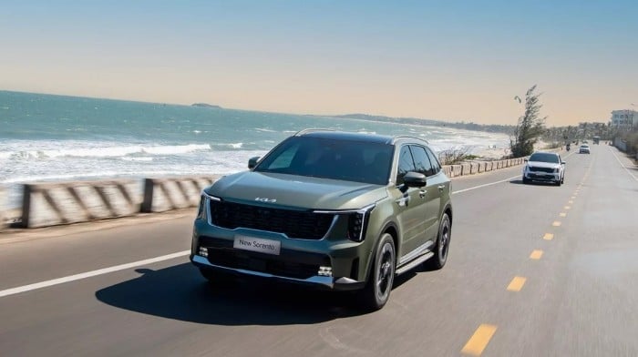 Đe dọa ‘hất cẳng’ Ford Everest và Hyundai Santa Fe, Kia Sorento hạ giá lăn bánh sâu nhờ ưu đãi khủng ảnh 2