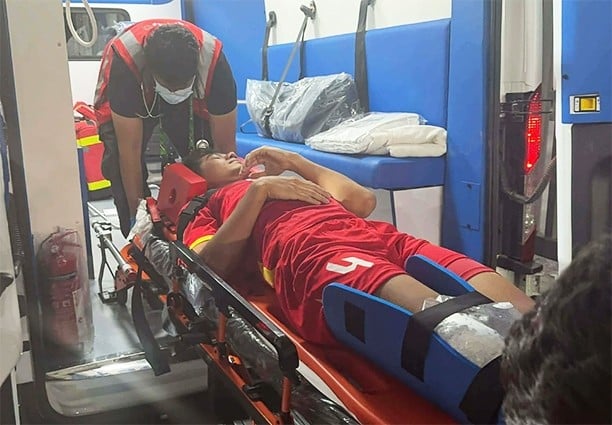 Hiểu Minh dính chấn thương nặng trong ngày U23 Việt Nam thất bại