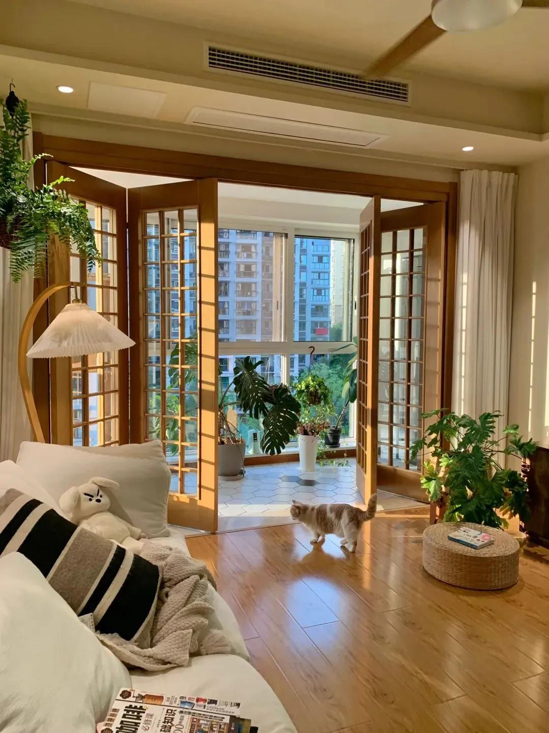 Ở nhà dọn dẹp, không mua sắm, không giao tiếp xã hội: Nữ giáo viên khiến hàng nghìn người nhìn lại cách mình đang sống- Ảnh 3.