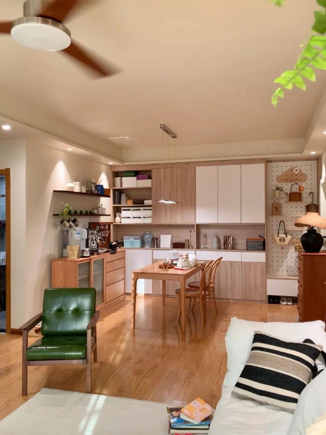 Ở nhà dọn dẹp, không mua sắm, không giao tiếp xã hội: Nữ giáo viên khiến hàng nghìn người nhìn lại cách mình đang sống- Ảnh 5.