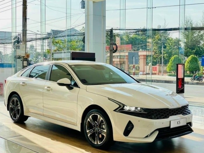 Kia K5 nhận ưu đãi khủng giúp giá lăn bánh giảm sâu cuối tháng 1/2026, quyết ‘triệt hạ’ Toyota Camry ảnh 5