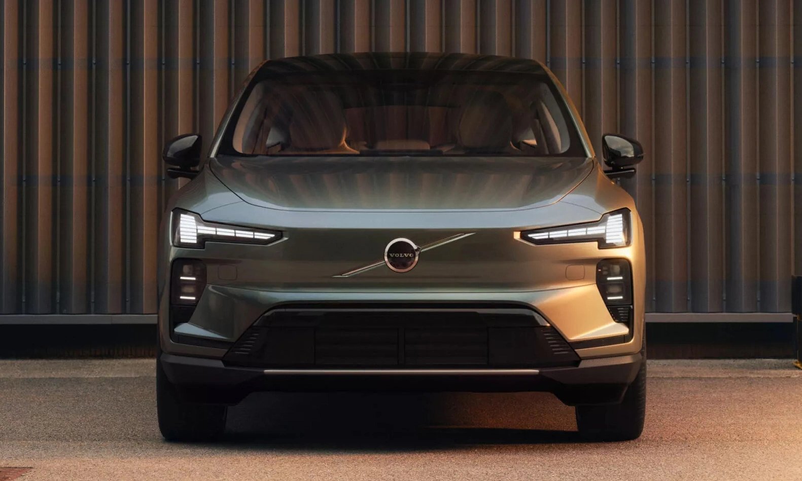 23-1769139208-volvo-ex60-mau-suv-dien-moi-mang-tham-vong-dinh-hinh-lai-cuoc-choi.webp