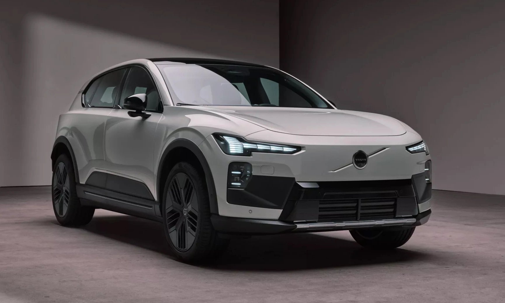 23-1769139208-volvo-ex60-mau-suv-dien-moi-mang-tham-vong-dinh-hinh-lai-cuoc-choi.webp