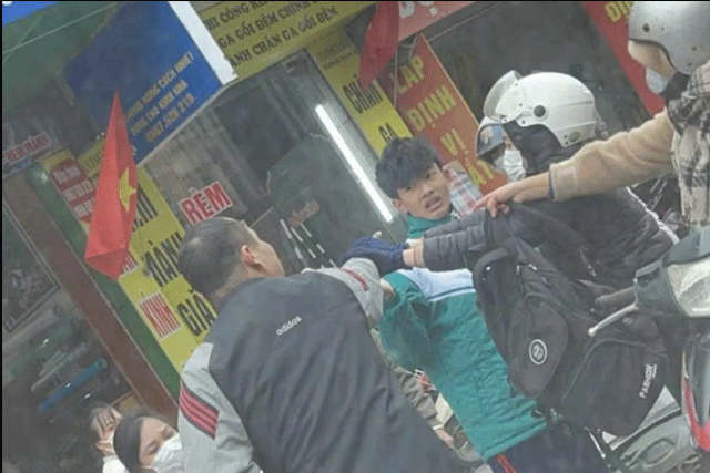 Nam-sinh-lop-9-bi-nguoi-dan-ong-hanh-hung-da-man-danh-tinh-ga-dan-ong-xuat-hien-chi-tiet-gay-soc-3