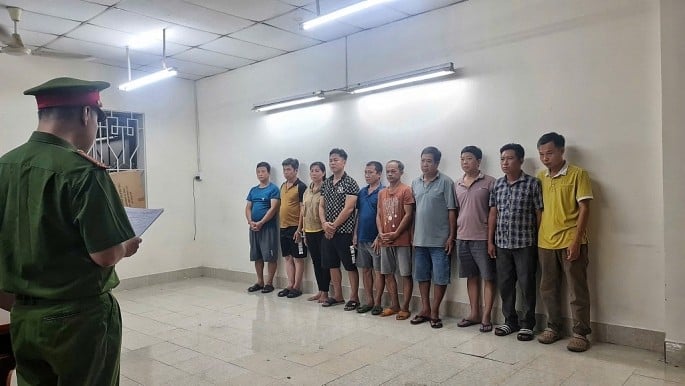 Bóc gỡ đường dây vũ khí quân dụng đặc biệt nguy hiểm, thu giữ 21 khẩu súng