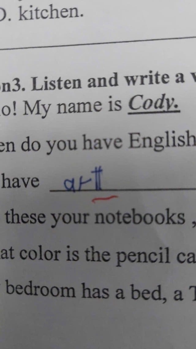 co-giao-sua-bai-kiem-tra-tieng-anh-1