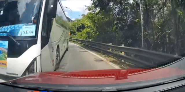 Xe-khach-cho-hoc-sinh-di-da-ngoia-than-nhien-chay-nguoc-chieu-vuot-au-tren-deo-bao-loc-gay-buc-xuc-2