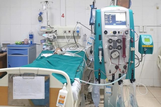 ba-chi-em-ruot-nghi-uong-tra-sua-co-pha-thuoc-chuot