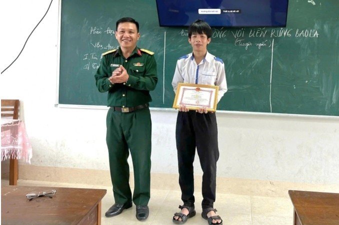 Vu-may-bay-quan-su-roi-o-dak-lak-nam-sinh-lop-11-run-ray-khi-thay-canh-mat-phi-cong-be-bet-mau-7