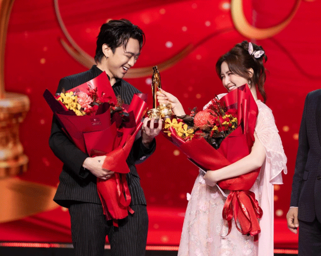 Ly-do-hoa-minzy-bi-che-trach-gay-gat-sau-man-len-nhan-giai-tai-le-trao-giai-mai-vang-cung-soobin-3