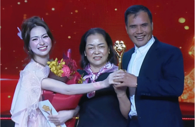 Ly-do-hoa-minzy-bi-che-trach-gay-gat-sau-man-len-nhan-giai-tai-le-trao-giai-mai-vang-cung-soobin-5