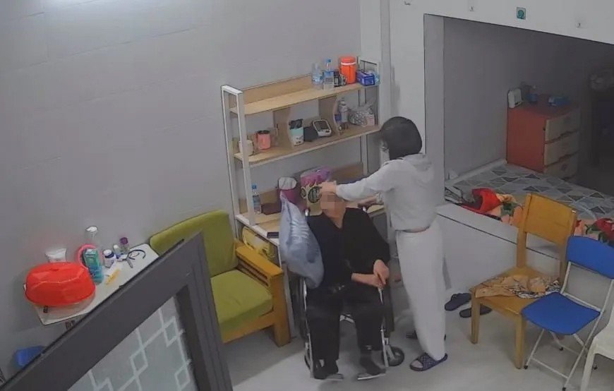 Vụ việc nữ giúp việc bạo hành cụ bà: Hành vi vi phạm đạo đức và pháp luật