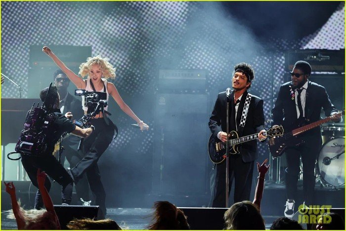 Rosé và Bruno Mars mang 'siêu hit' APT. khuấy đảo sân khấu Grammy Ảnh 2