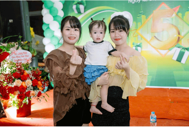 He-lo-cuoc-song-cua-cap-chi-em-sinh-doi-cung-song-trong-mot-can-ho-o-ha-noi-sau-khi-ket-hon-3