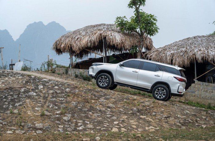 Giá lăn bánh Toyota Fortuner giảm xuống mức cực rẻ đầu tháng 2/2026, quyết ‘knock-out’ Ford Everest ảnh 3