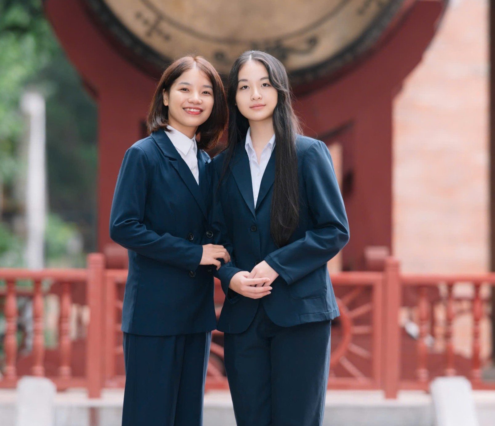 Đỗ Lan Viên và cô giáo chủ nhiệm Nguyễn Thúy Quỳnh.jpg