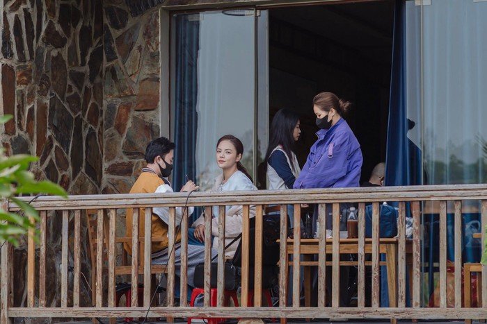 Loạt ảnh hậu trường được Thu Quỳnh đăng tải trên trang cá nhân (Ảnh: FBNV).