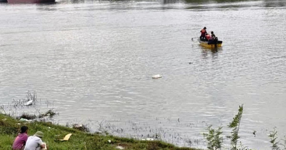Rơi từ tàu xuống sông trong đêm tối, người đàn ông tử vong