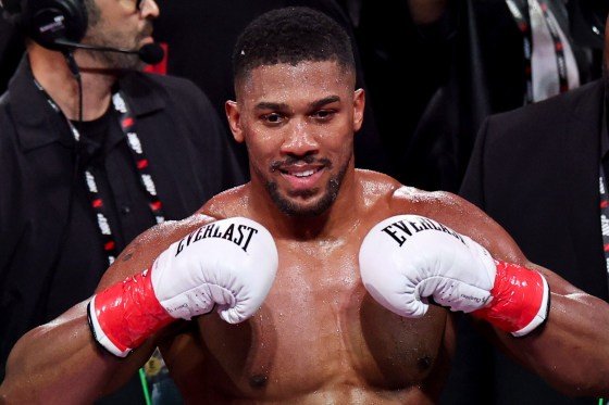 Anthony Joshua thoát chết trong vụ tai nạn khiến hai người thiệt mạng