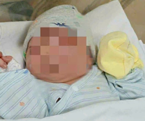 Bé gái sơ sinh còn nguyên dây rốn bị bỏ rơi bên bờ kênh ở TPHCM