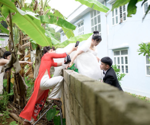 Cô dâu ở Lạng Sơn trèo tường về nhà chồng, phía sau là câu chuyện bất ngờ