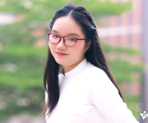 Nữ sinh Hà Nội với ‘cú ăn ba’ thủ khoa chuyên Anh thi lớp 10