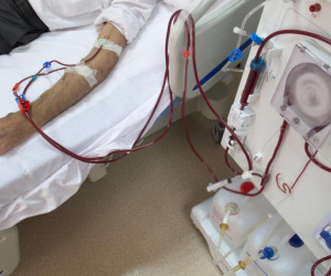 Người đàn ông bất ngờ bị suy thận: Bác sĩ tức giận "thận kiệt quệ vì chủ quan với 1 việc suốt 10 năm"