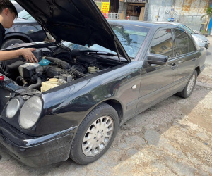 Người mua 3 chiếc Mercedes, BMW đời "ơ kìa", luân phiên vào gara sửa chữa