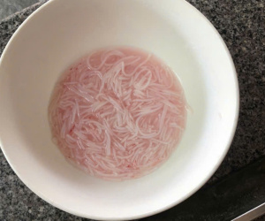 Lập đoàn kiểm tra vụ sợi bún đổi màu đỏ bất thường ở Đà Nẵng