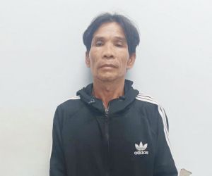 Công an phát hiện hai thanh niên nằm bất động bên đường, 1 người tử vong